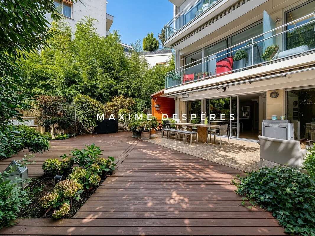 Appartement à NEUILLY-SUR-SEINE