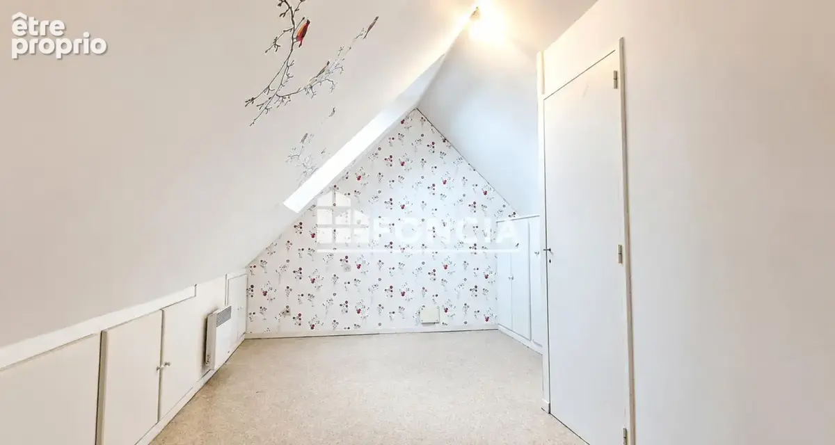 CHÂTEAU-THIERRY – Duplex T4 avec parking intérieur et cave - photo 9