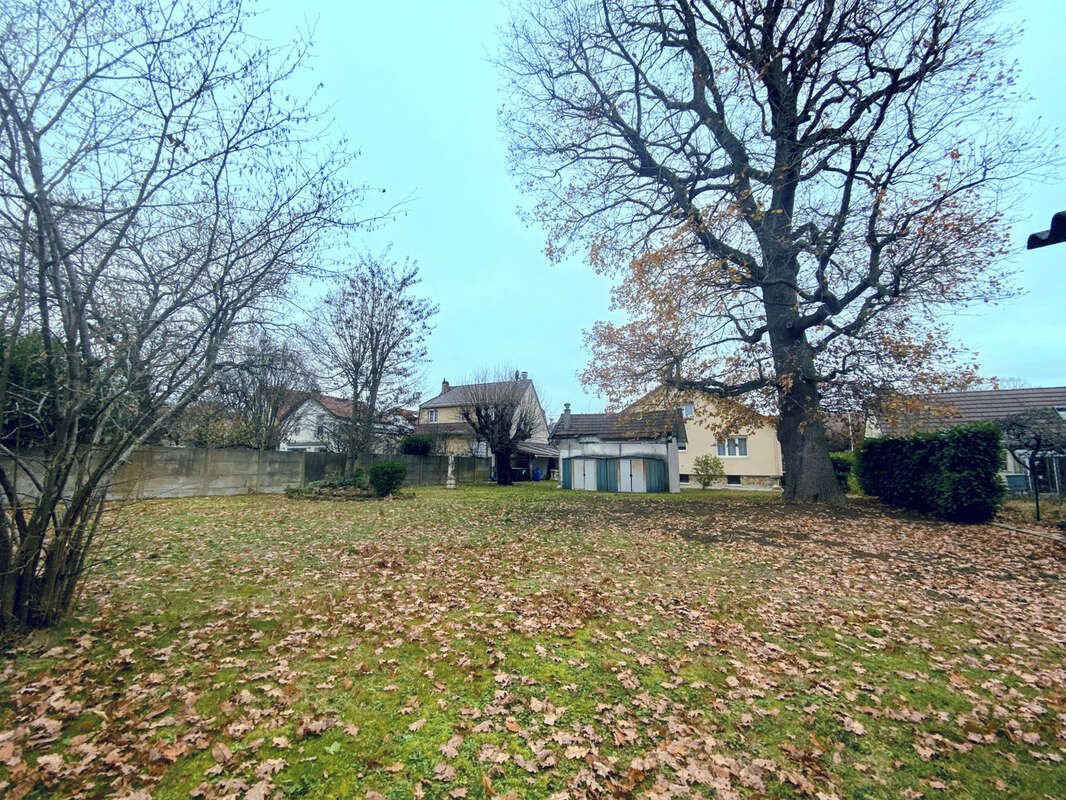 Maison à SAINTE-GENEVIEVE-DES-BOIS