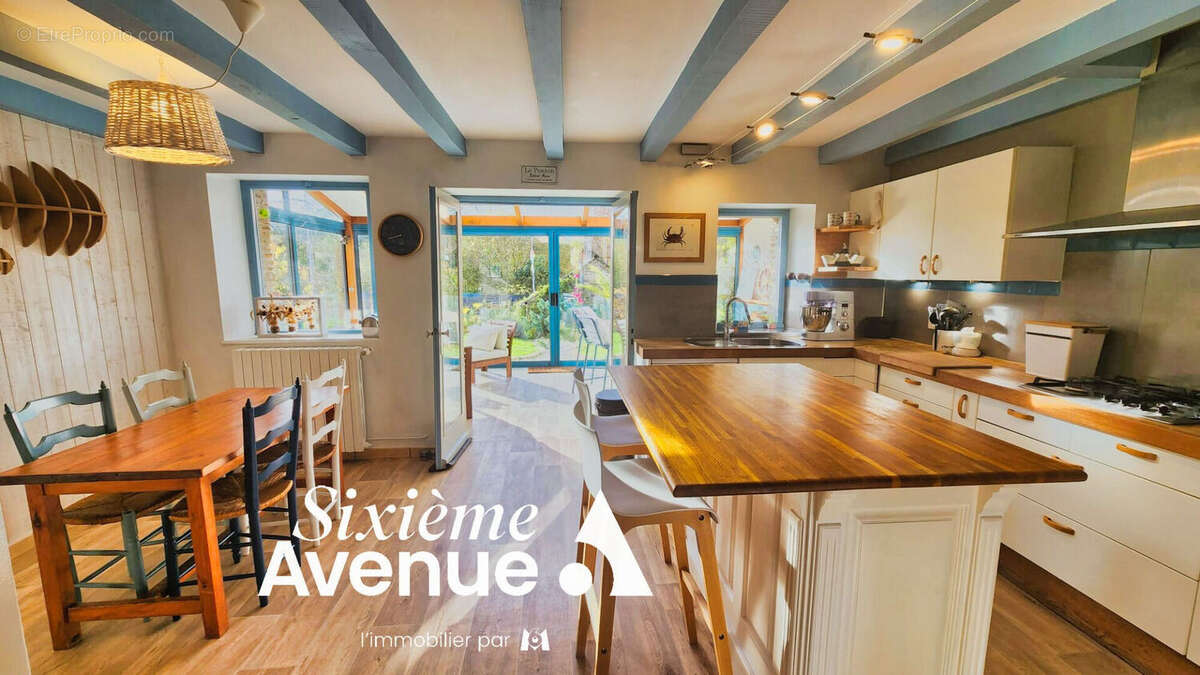 Maison à LANGROLAY-SUR-RANCE