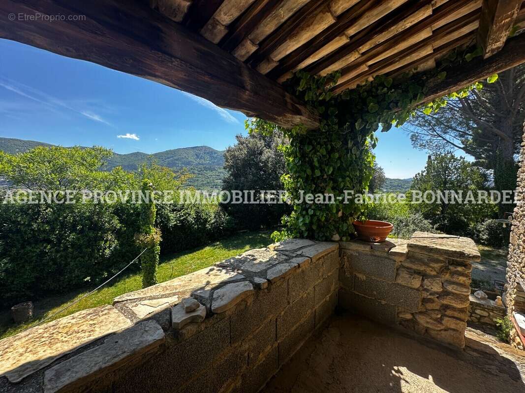 Maison à LES PILLES