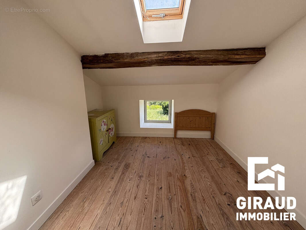 Maison 117 m² à Breuil-Barret  - photo 9