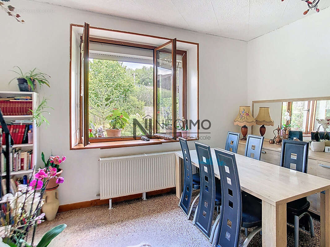 Maison à NEUFCHATEAU