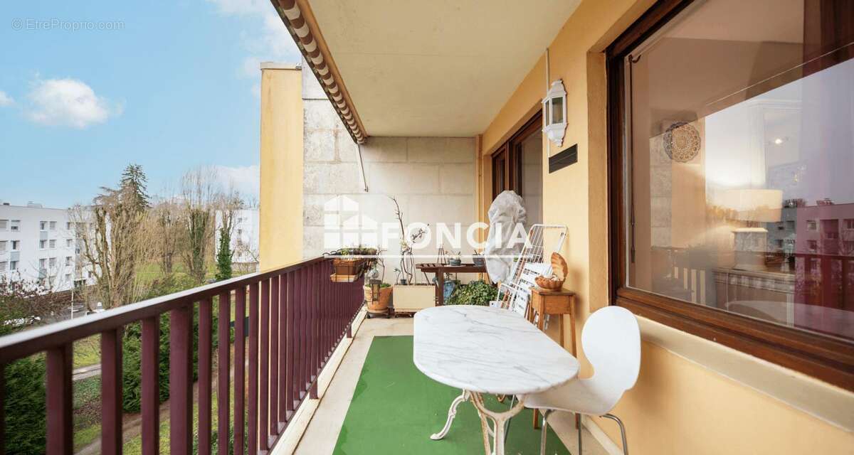 Appartement à LA CHAPELLE-SAINT-MESMIN