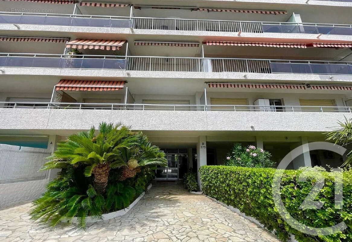 Appartement à SAINT-LAURENT-DU-VAR