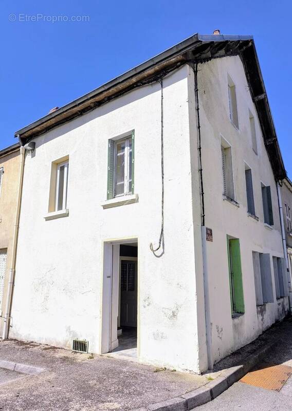Maison à SAINT-GERVAIS-D'AUVERGNE
