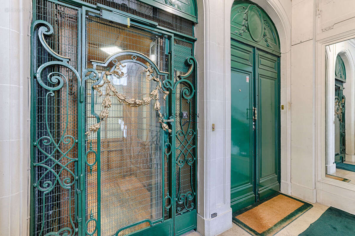 Appartement à PARIS-17E