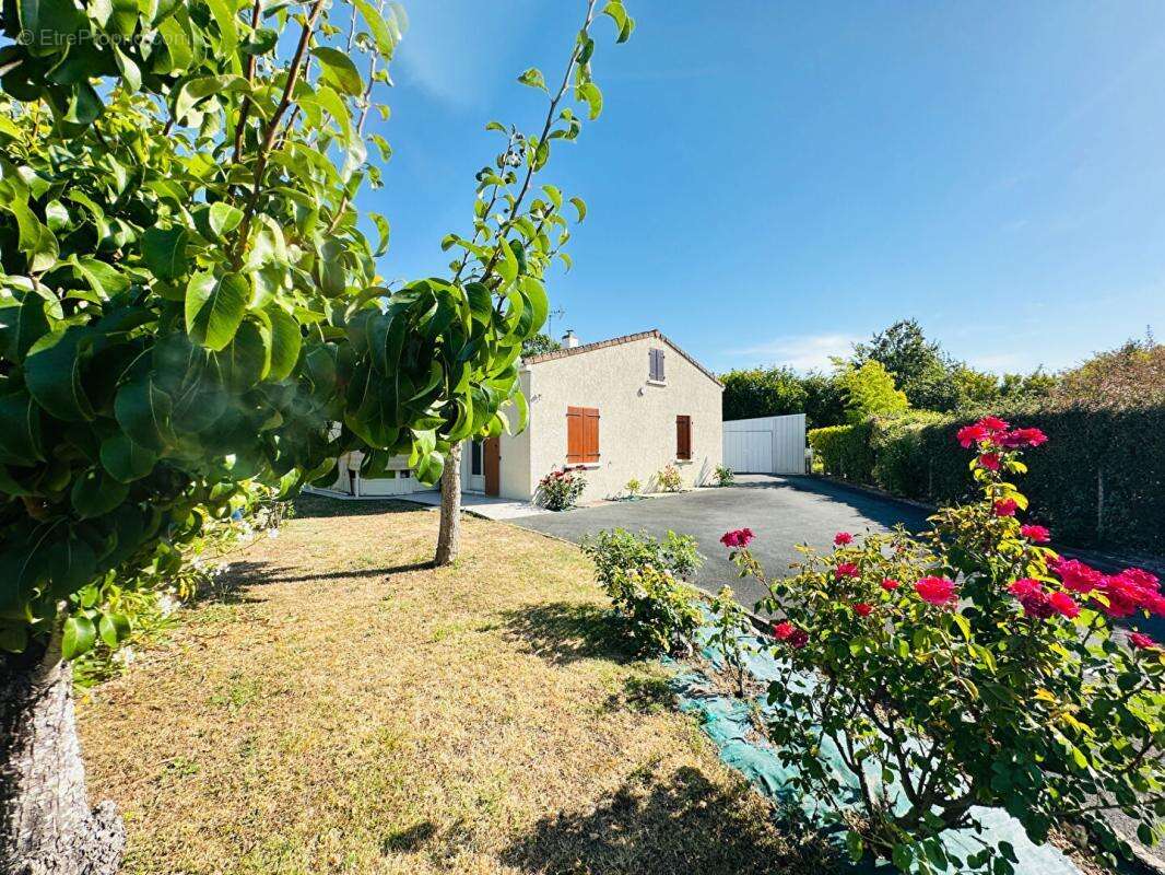 Maison  5 pièce(s) 109 m2 avec garage et dépendances - photo 3