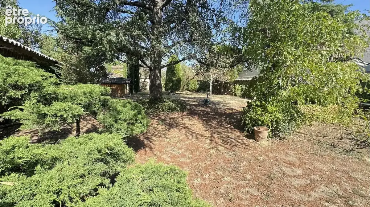 EXCLUSIVITÉ LYON 3 - RARE propriété sans vis-à-vis sur grand jardin plat et clôturé - photo 3