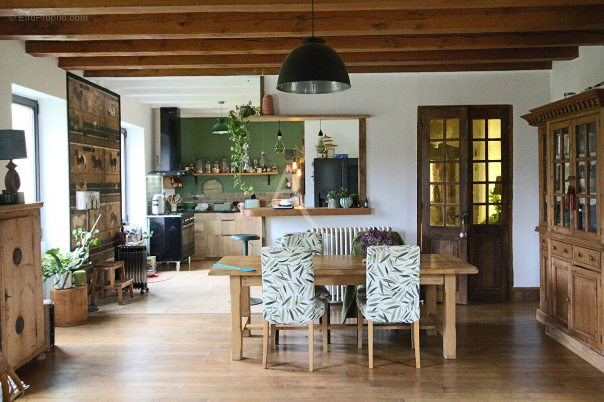 Maison à LES JUNIES