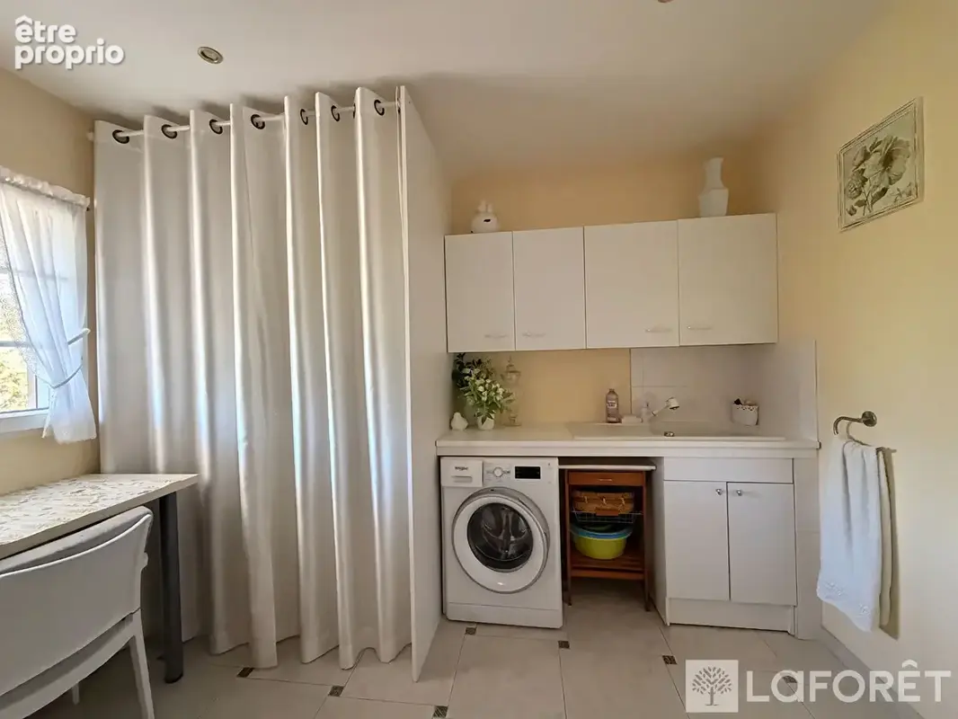 Grande maison familiale de standing avec jardin paysagé, piscine et belles prestations - photo 16