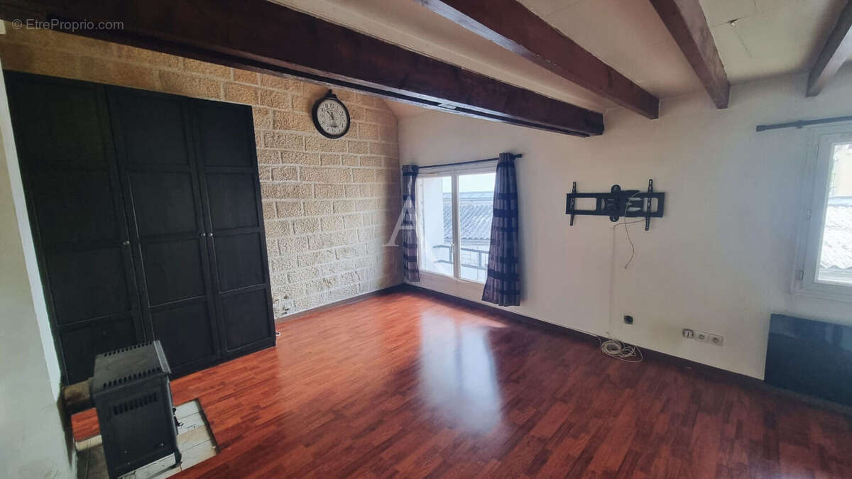 Appartement à COMBS-LA-VILLE