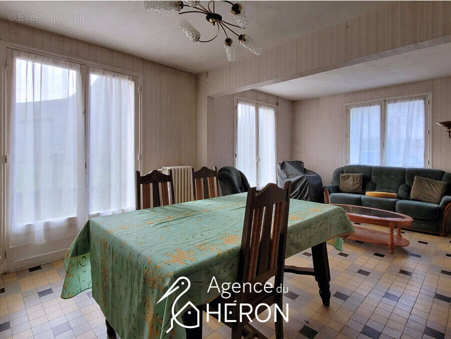 Maison à SAINT-PIERRE-LES-NEMOURS