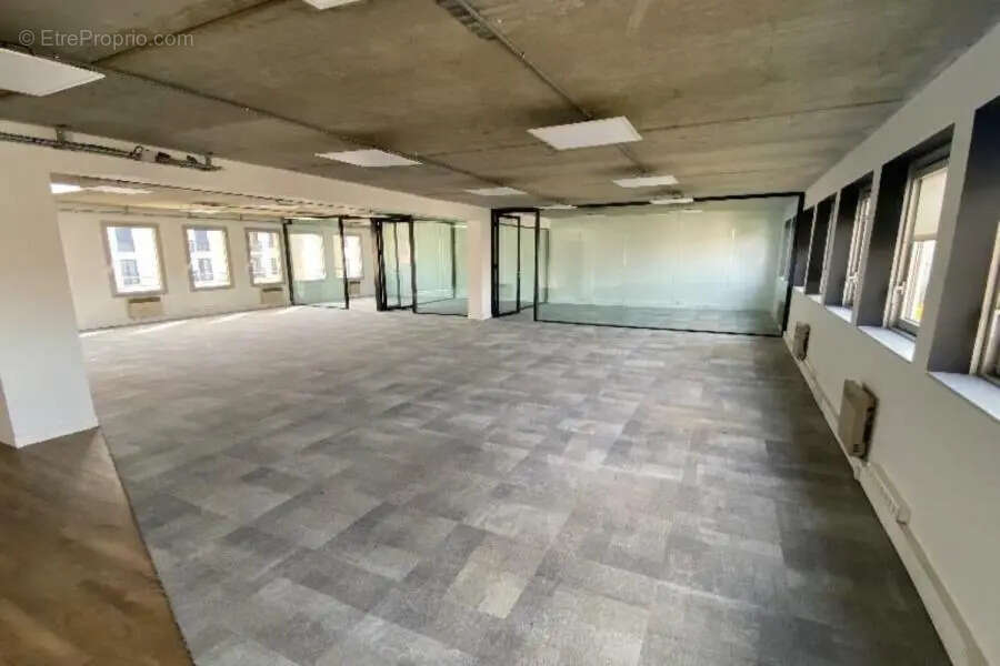 Commerce à SURESNES