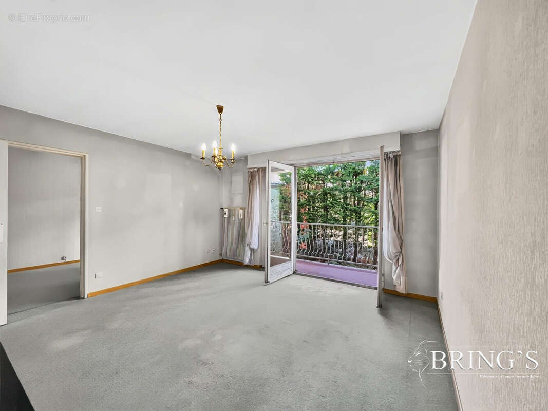 Beau salon de 18.72m² - Appartement à COLMAR