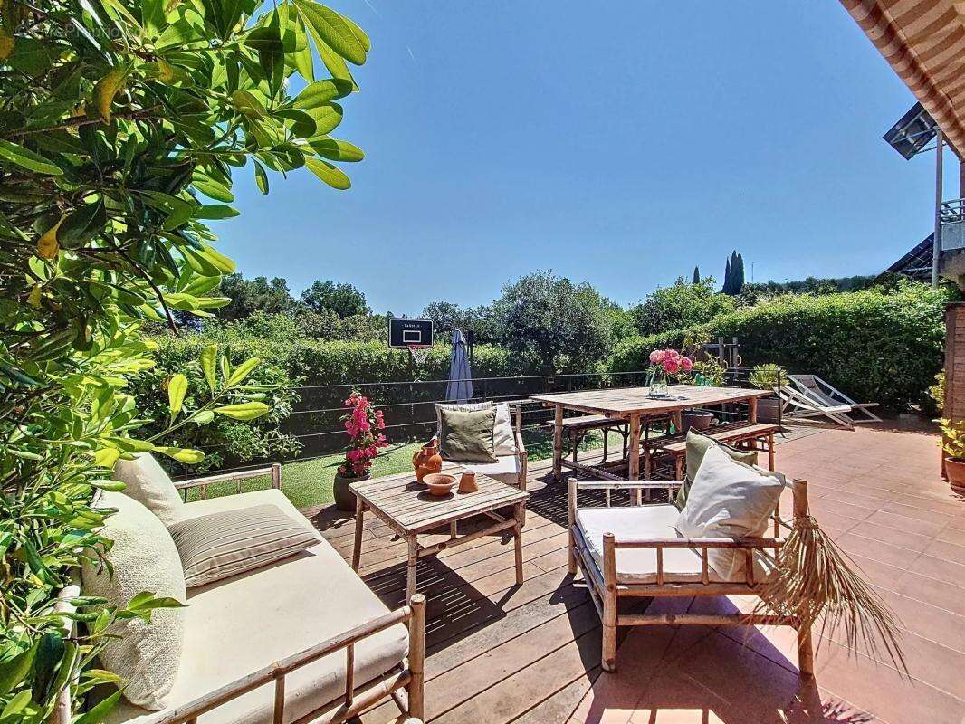 Appartement à SAINT-LAURENT-DU-VAR