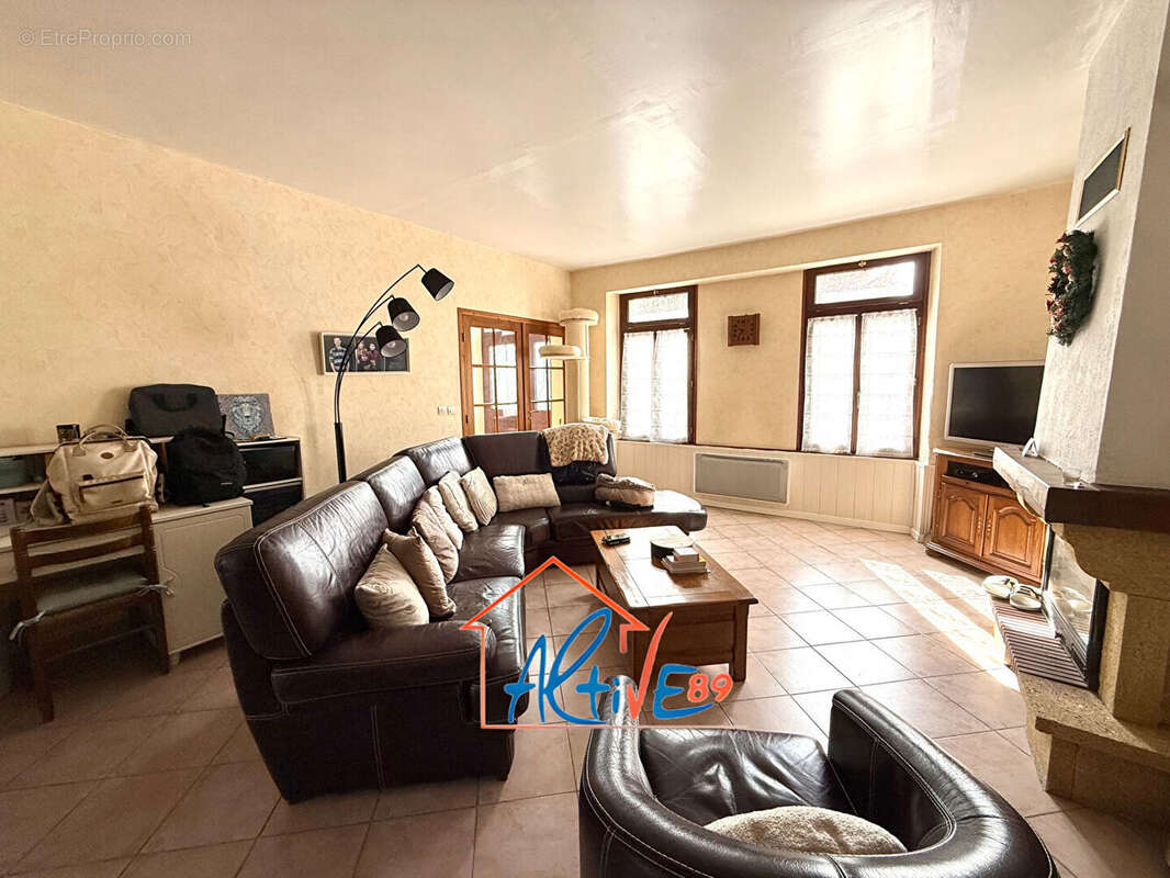 Maison à AILLANT-SUR-THOLON