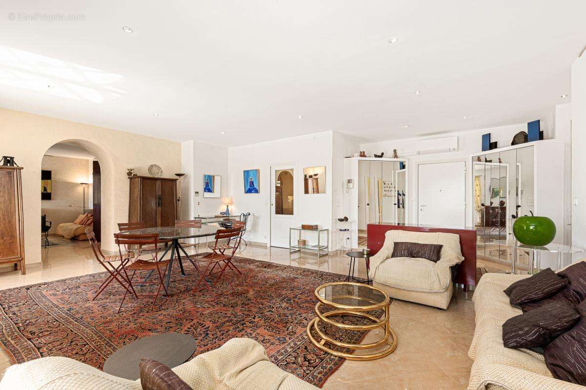 Appartement à LE CANNET