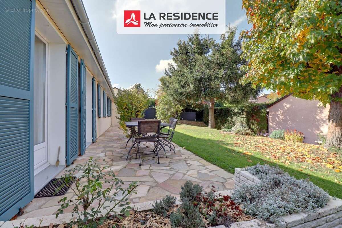 Maison à NEAUPHLE-LE-CHATEAU