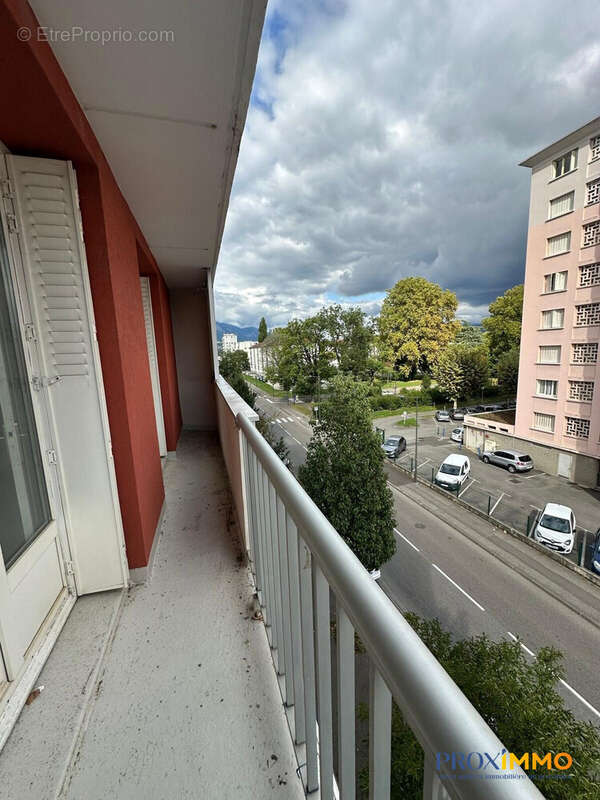 Appartement à SAINT-MARTIN-D'HERES