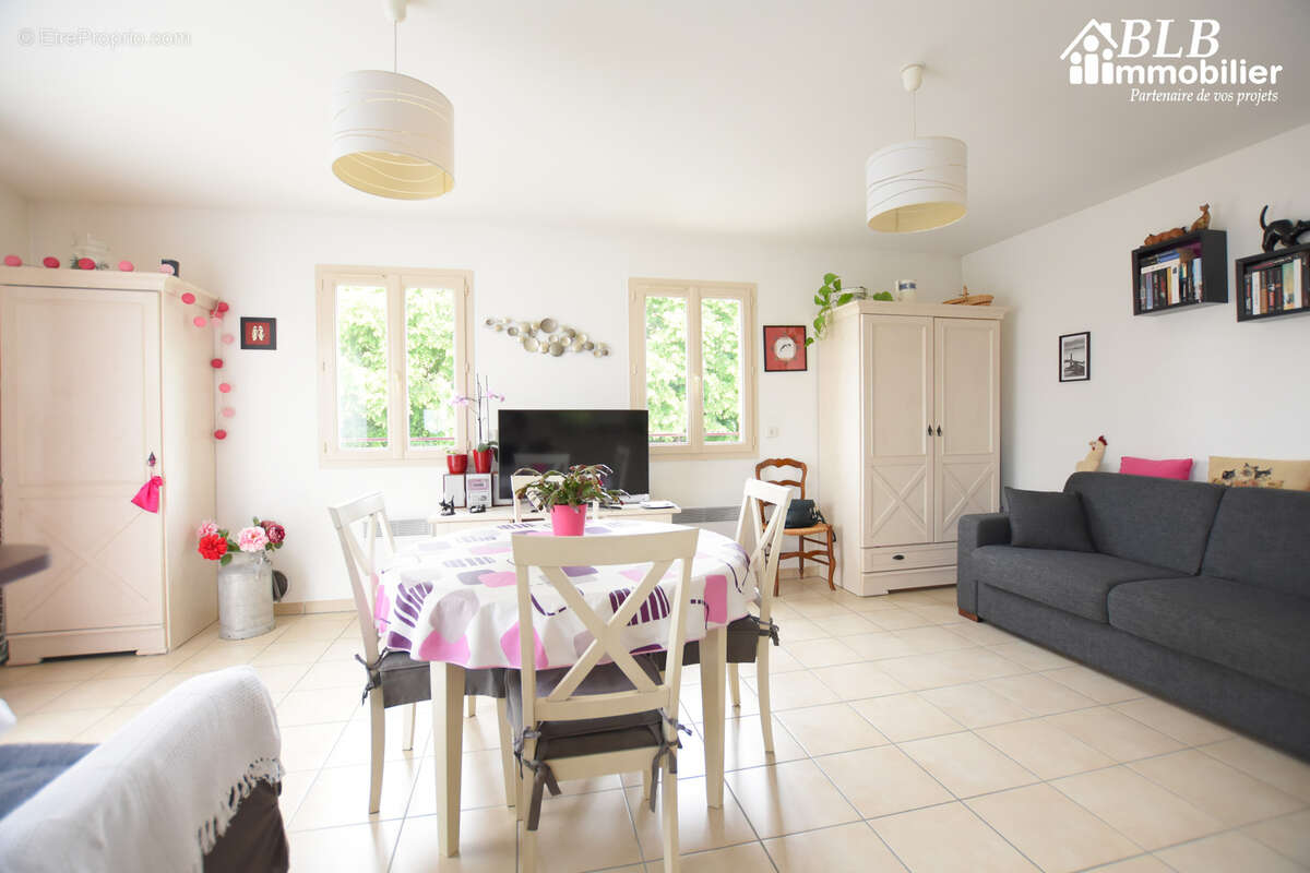 Appartement à LES ESSARTS-LE-ROI