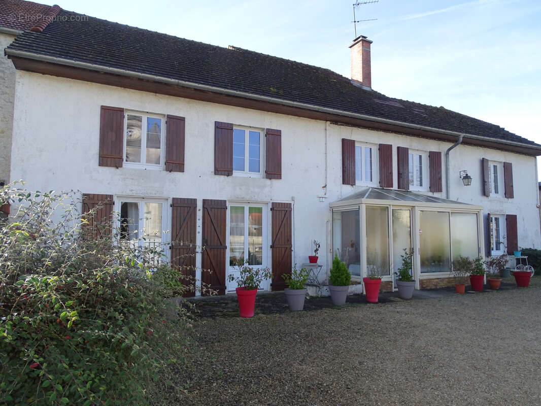 Maison à MONTIGNY-SUR-AUBE