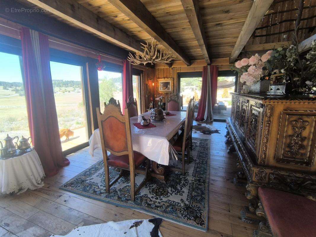 Maison à GREOLIERES