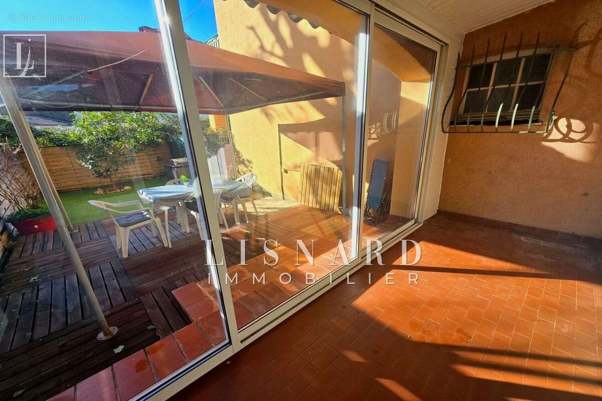 Appartement à VALLAURIS