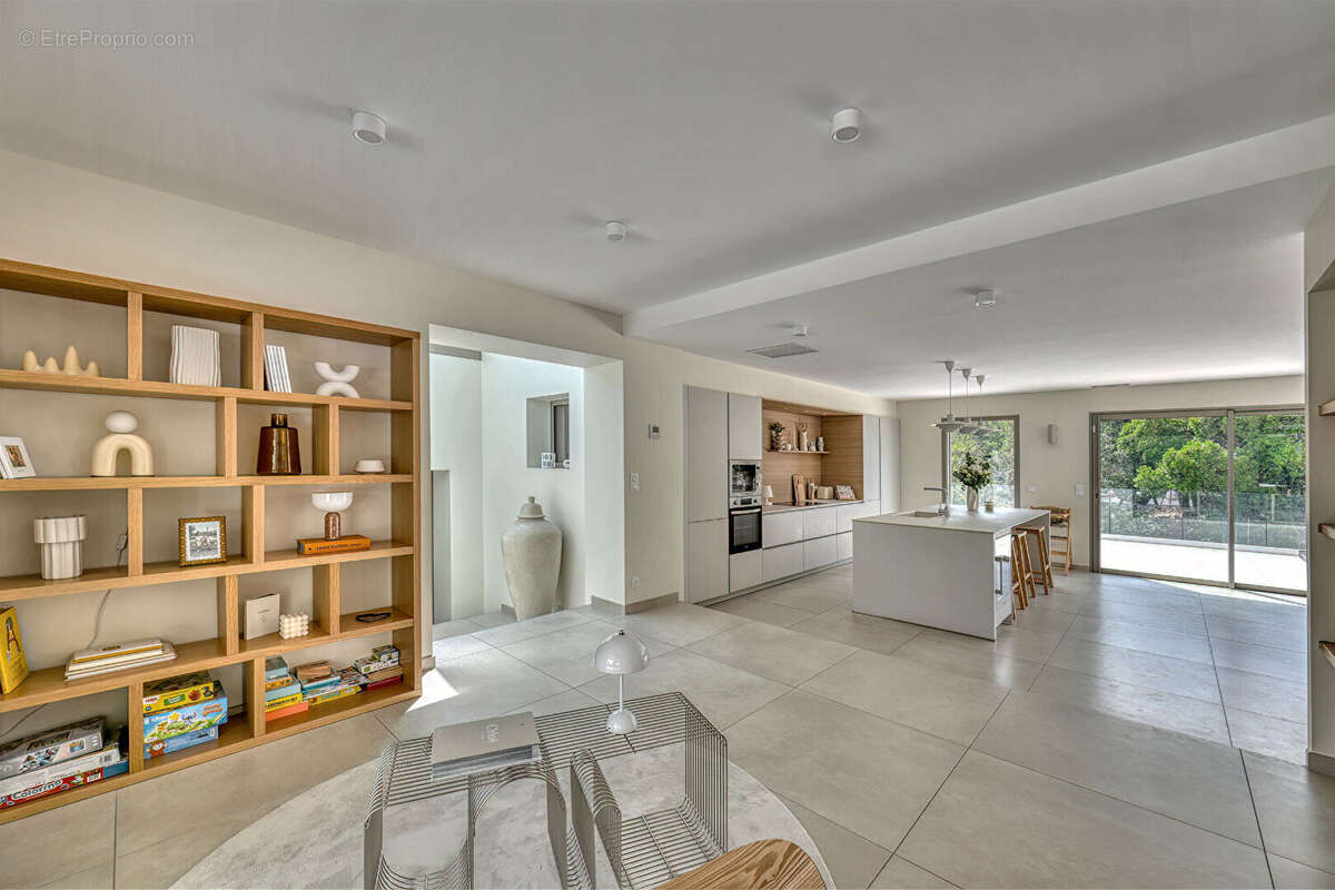 Villa Contemporaine Nimes-186 m2 + garage -Terrain 4445 m2 - photo 7
