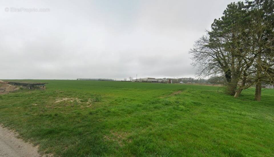Terrain à BAZANCOURT