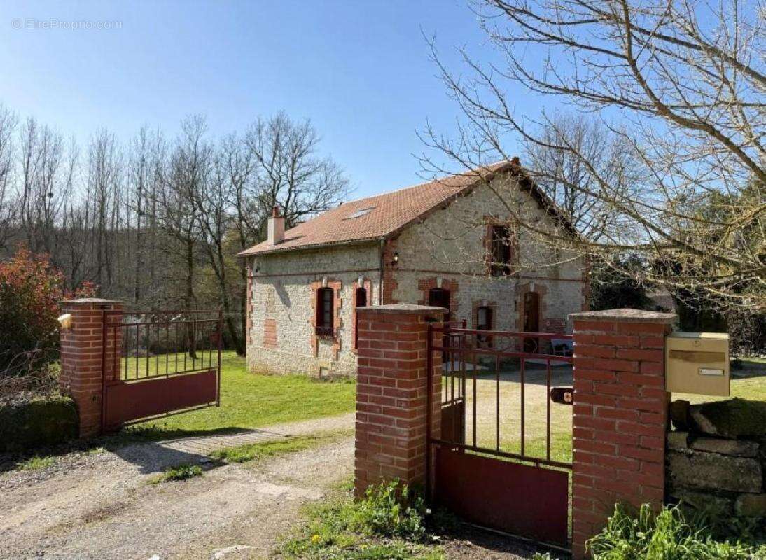 Maison à NANTEUIL-EN-VALLEE