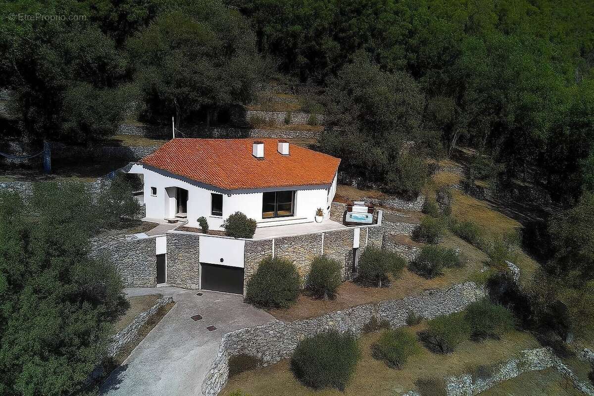 Maison à SAINT-VALLIER-DE-THIEY