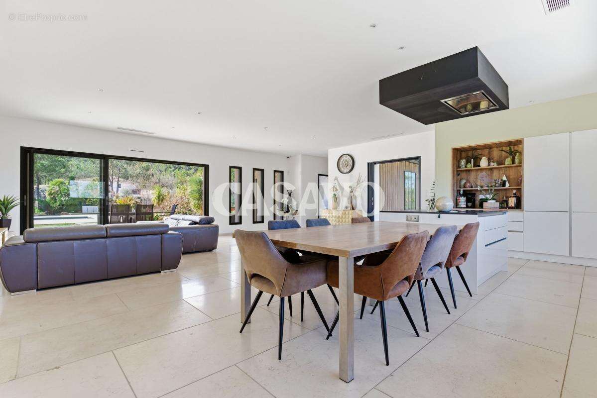 Maison à LE PUY-SAINTE-REPARADE