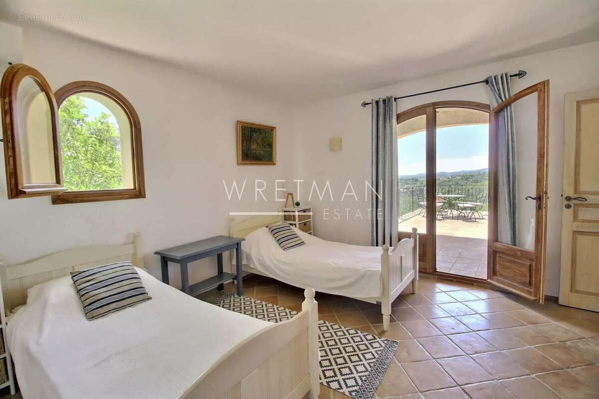 Villa de qualité avec vue panoramique et piscine - tourrettes - photo 16