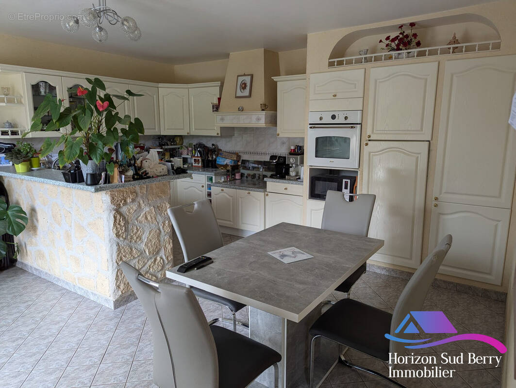 Cuisine A/E - Maison à CHASSIGNOLLES