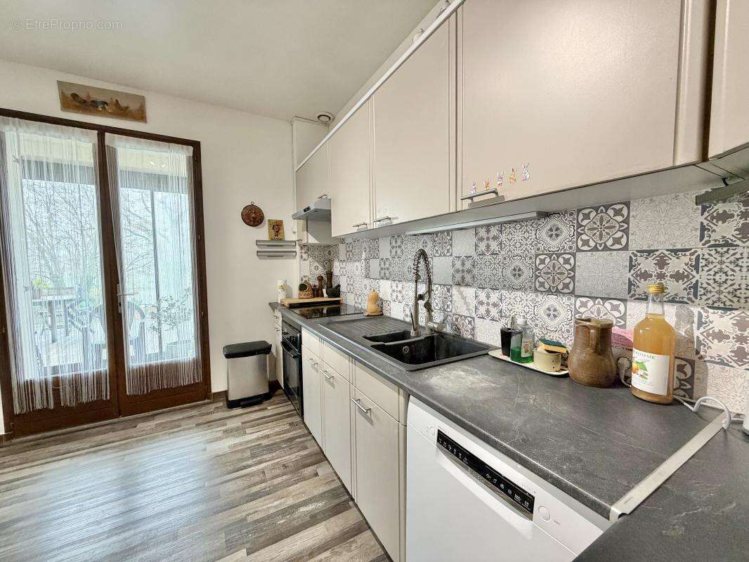 Maison à COURS-LES-BARRES