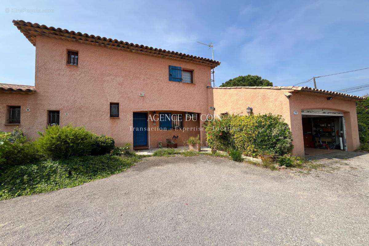 Maison à LE MUY