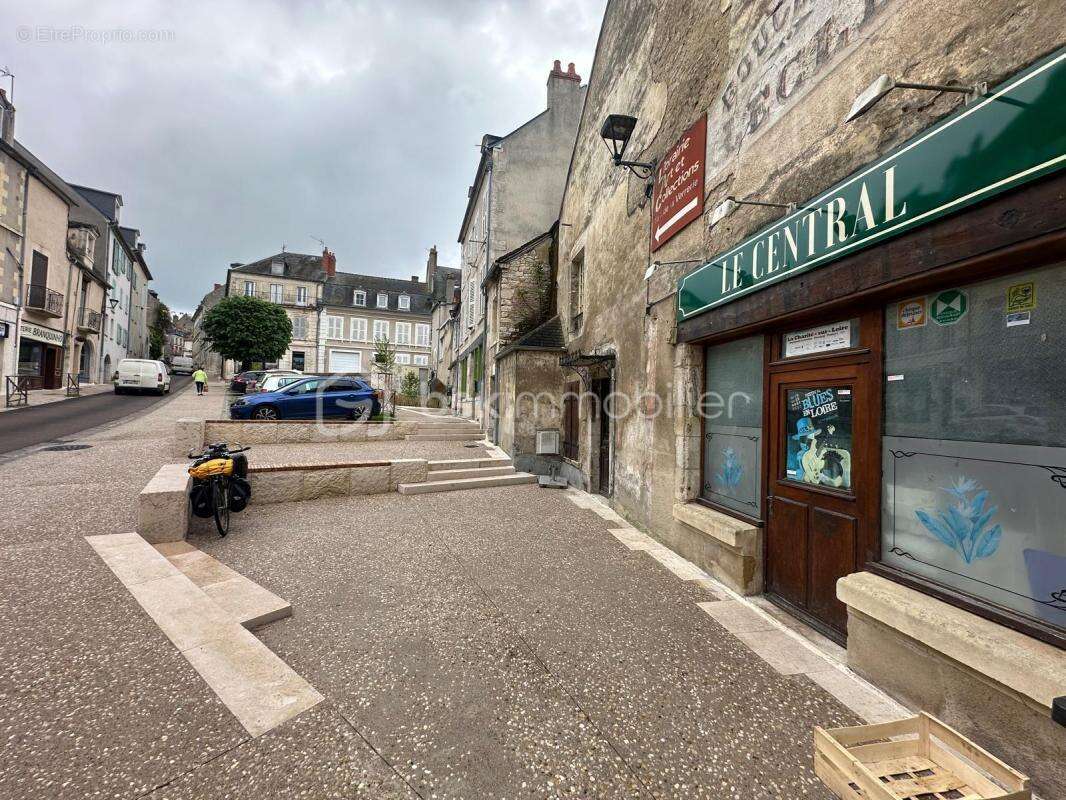 Commerce à LA CHARITE-SUR-LOIRE