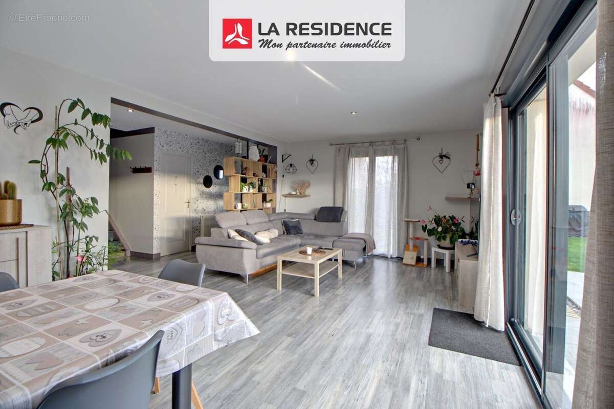 Maison à COURCELLES-SUR-SEINE