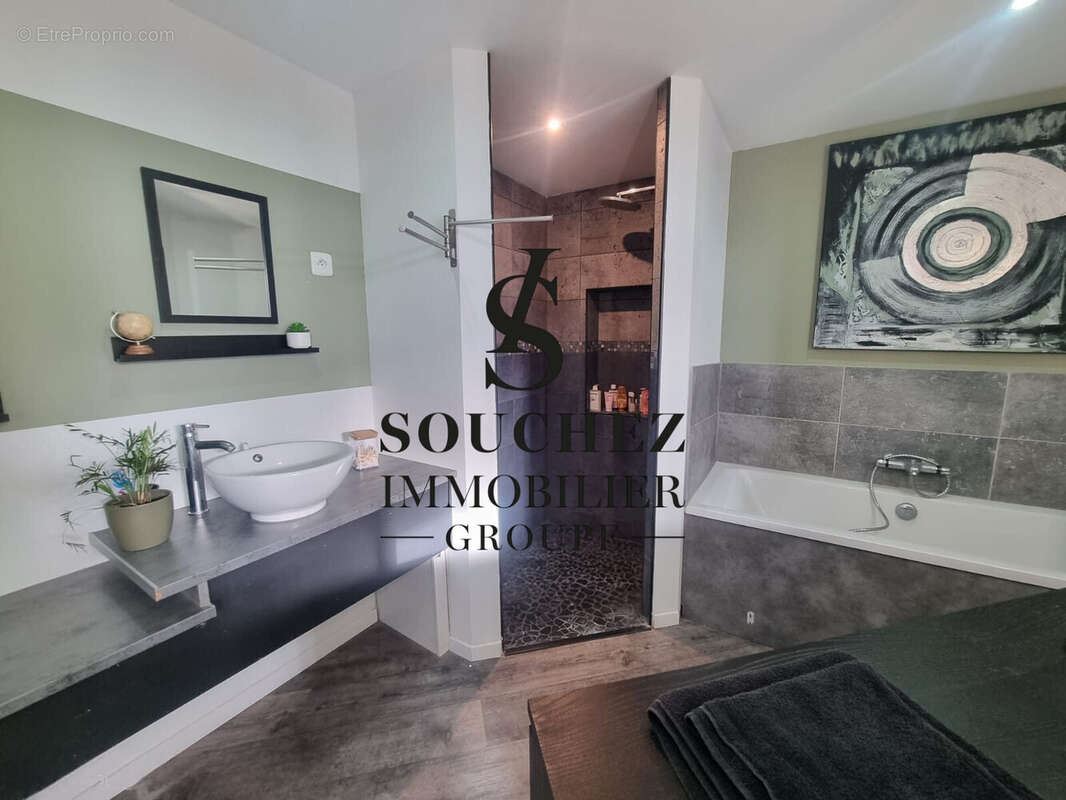 Maison à MONT-SAINT-ELOI