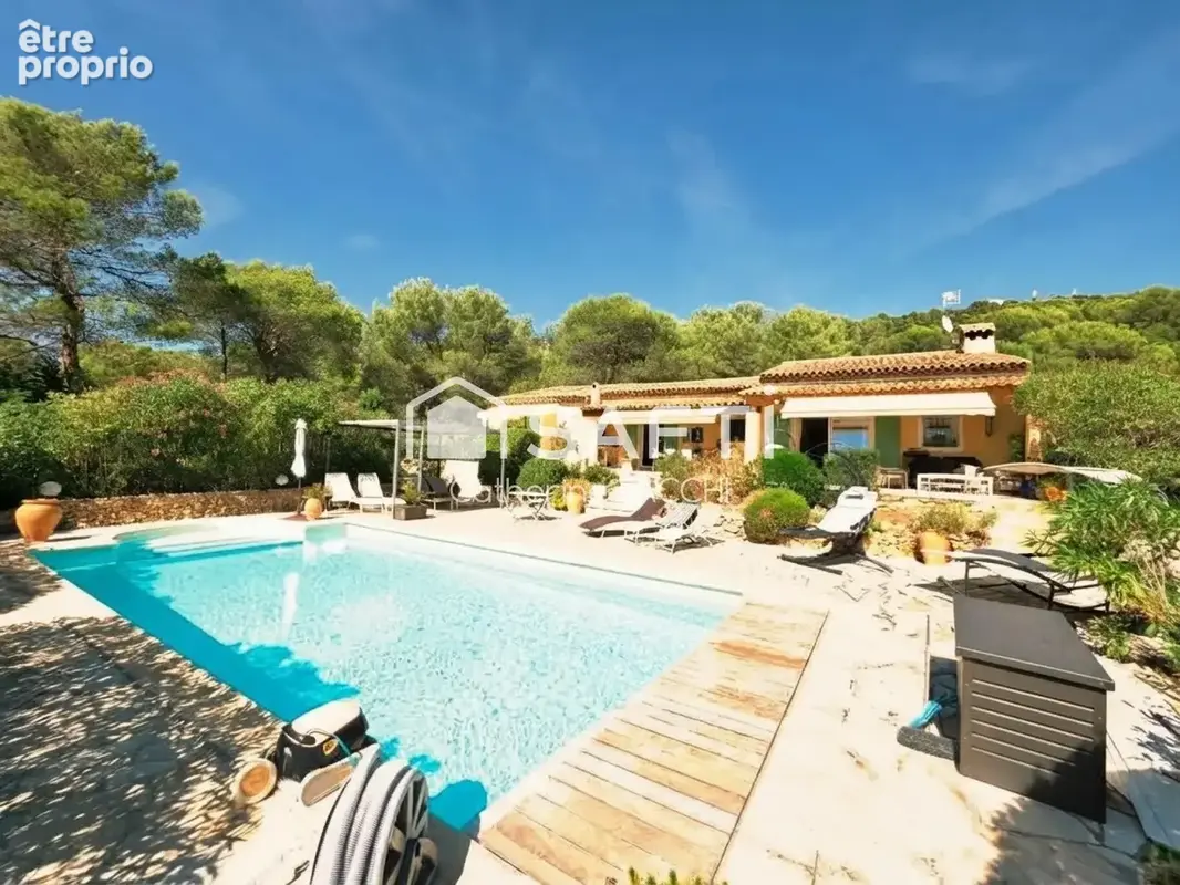 Photo 1 - Maison à ROQUEBRUNE-SUR-ARGENS