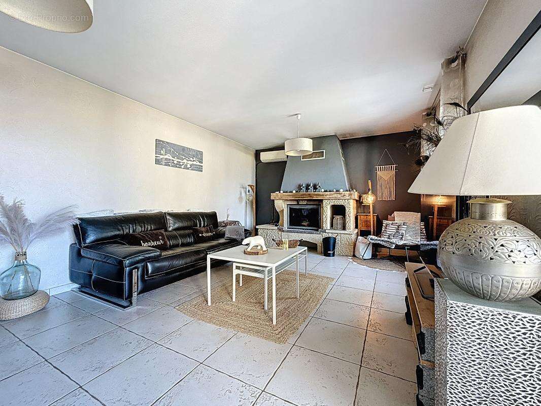 Maison à SALAISE-SUR-SANNE