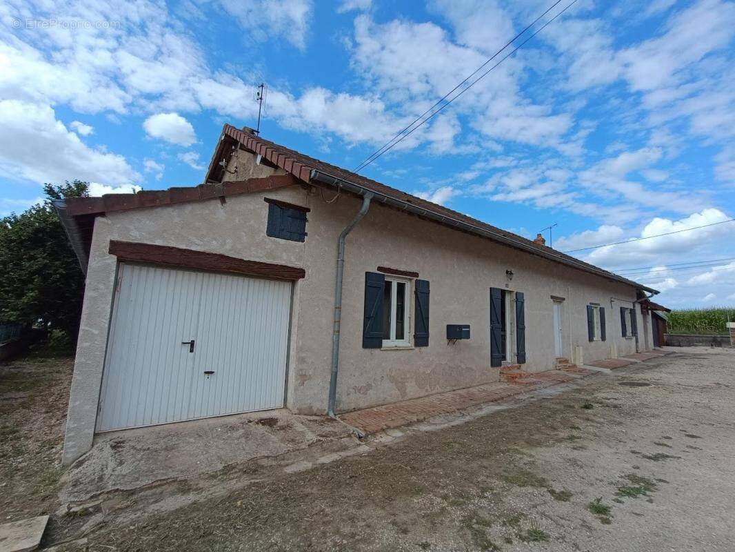 Maison à SAVIGNY-EN-REVERMONT