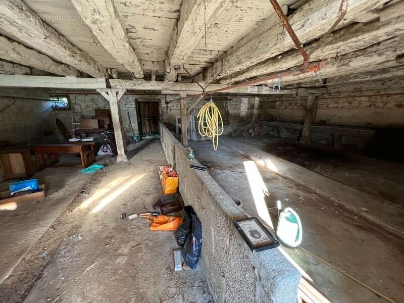 Maison à SAINT-ETIENNE-DU-GUE-DE-L&#039;ISLE