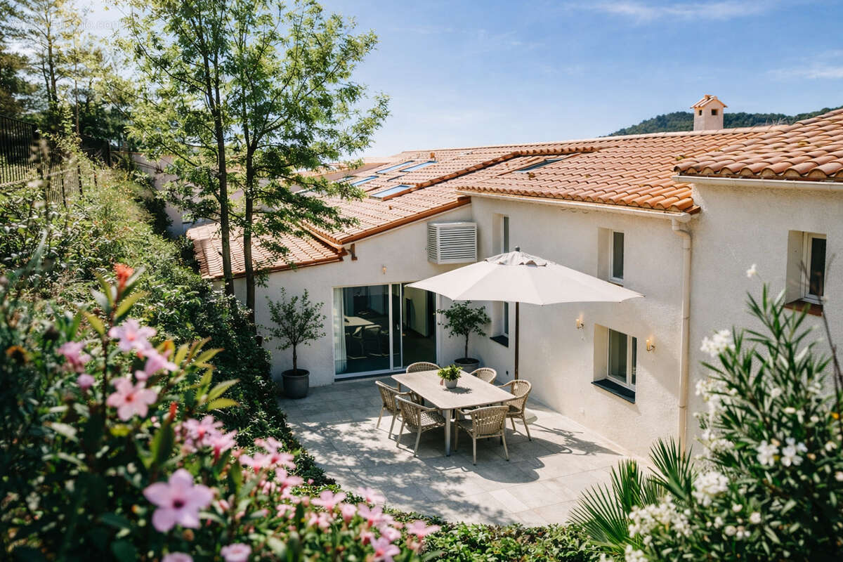 Villa 4 faces avec vue mer & montagnes   328 m2   Cerbère - photo 8