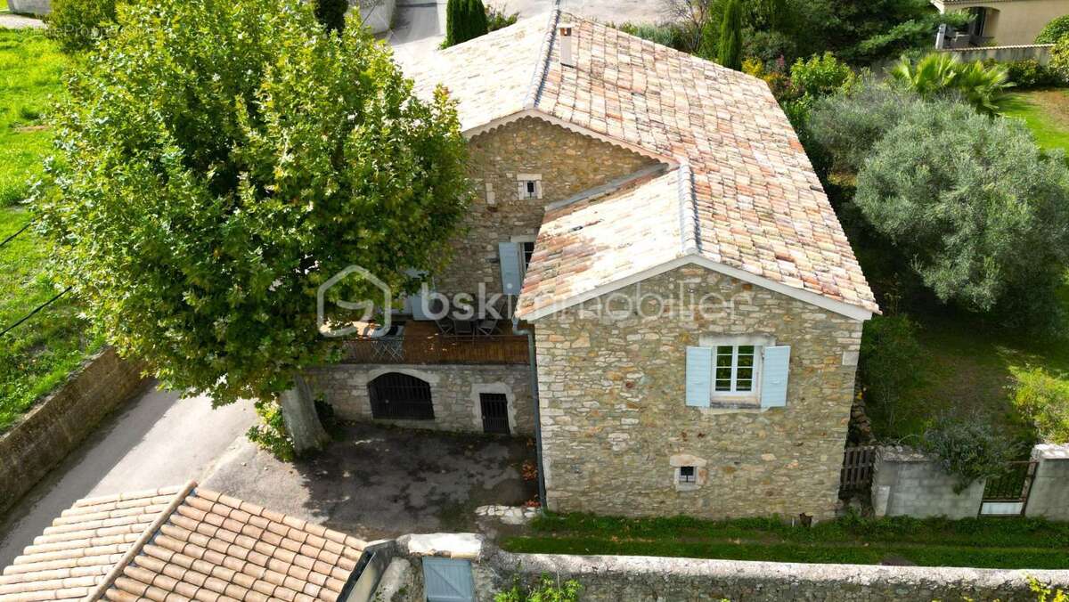 Maison à SAINT-JULIEN-DE-PEYROLAS