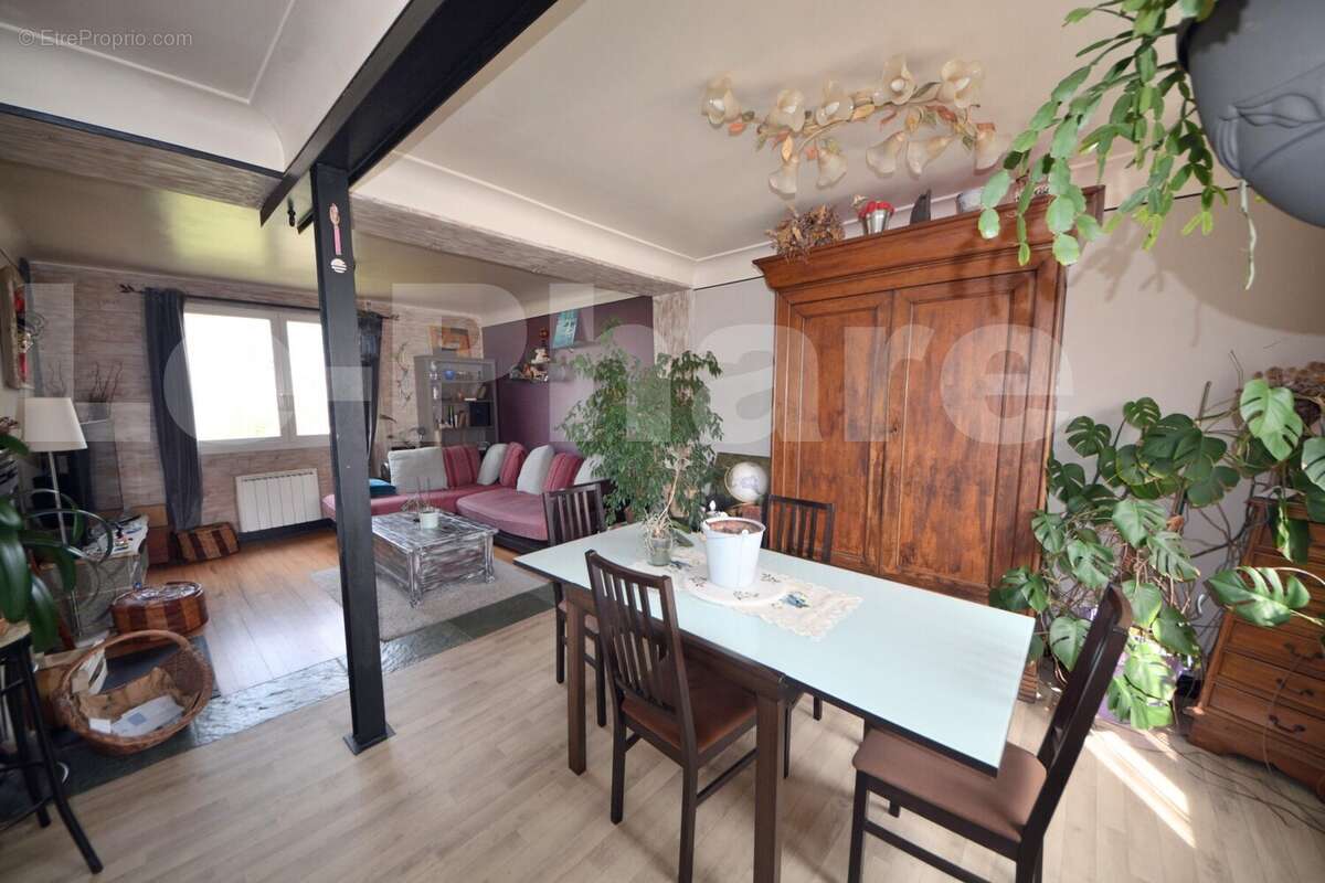 Pièce de vie 2 - Maison à TOURLAVILLE