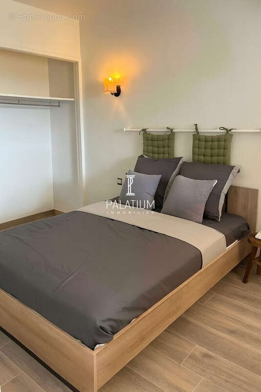 Appartement à ROQUEBRUNE-SUR-ARGENS