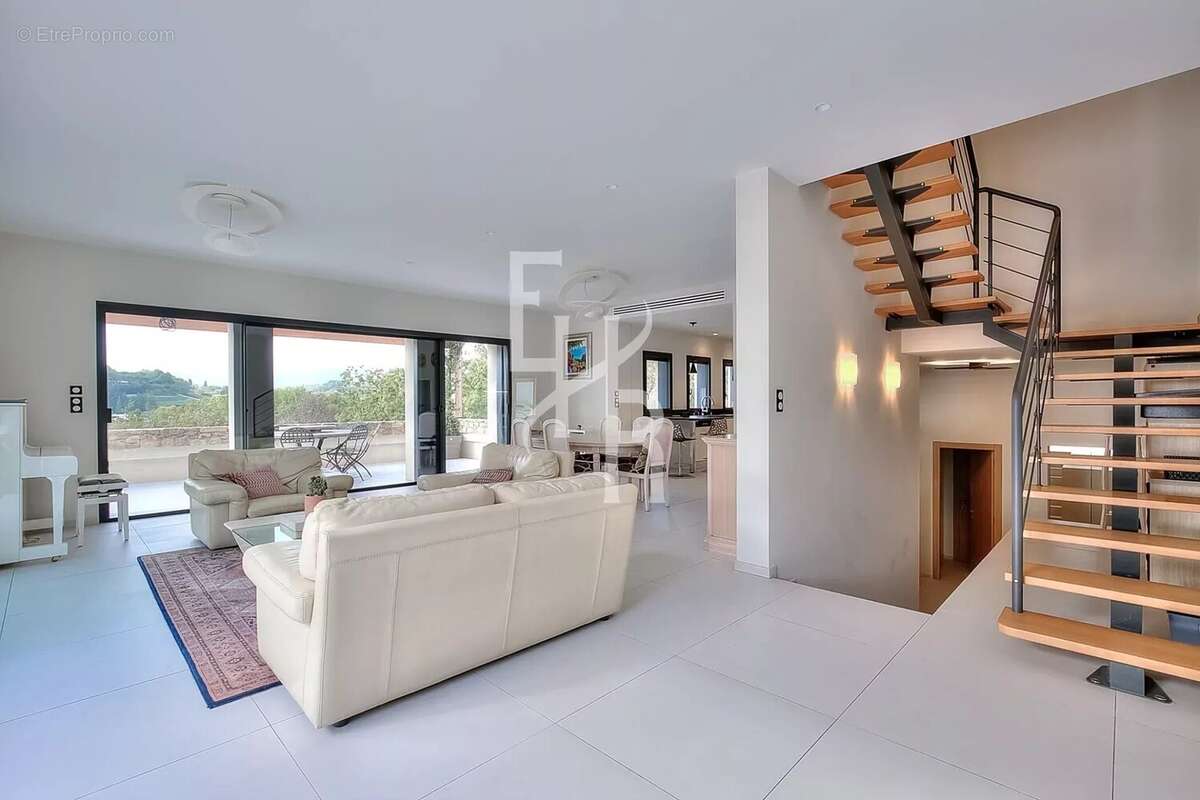 Maison à MOUGINS