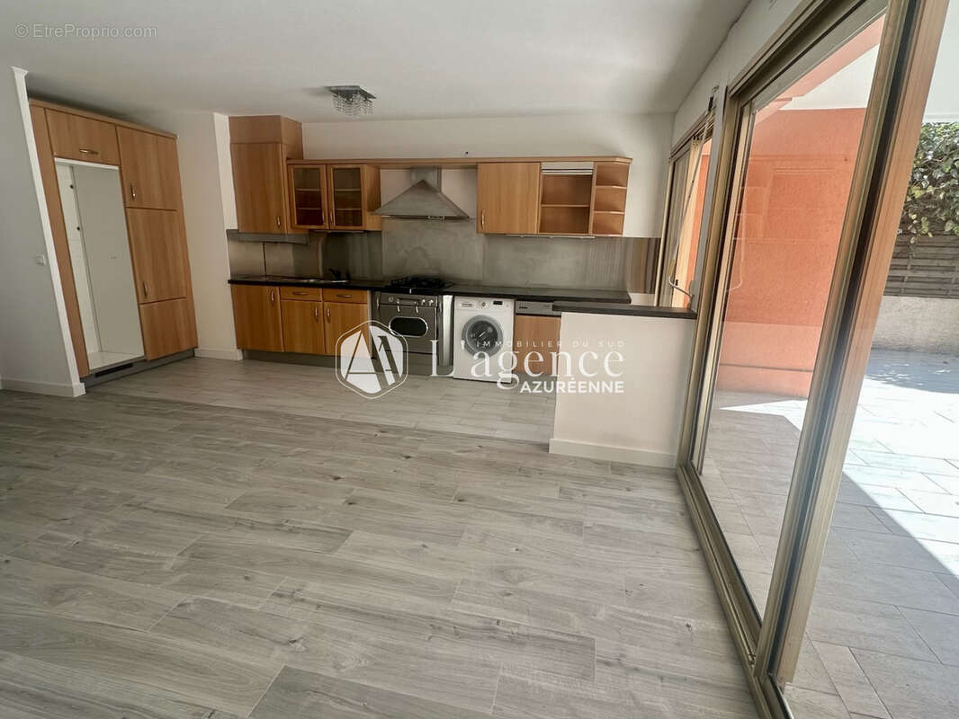 Appartement à SAINT-LAURENT-DU-VAR